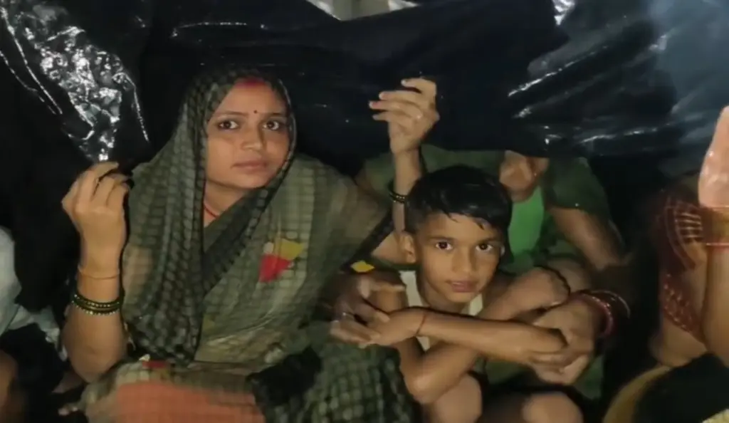 Banda Waterlogging Villagers Protest