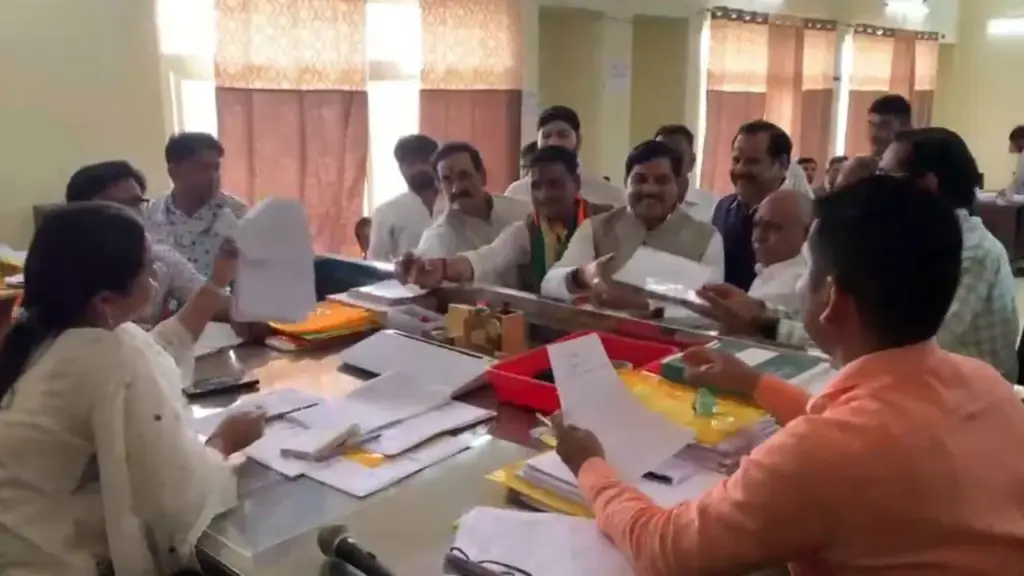 datia by election bjp candidate Ashutosh Tiwari filed his nomination.