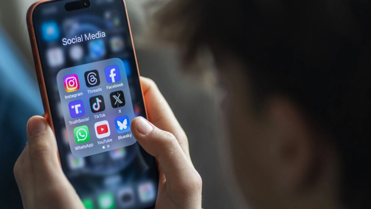 France Govt Social Media Ban