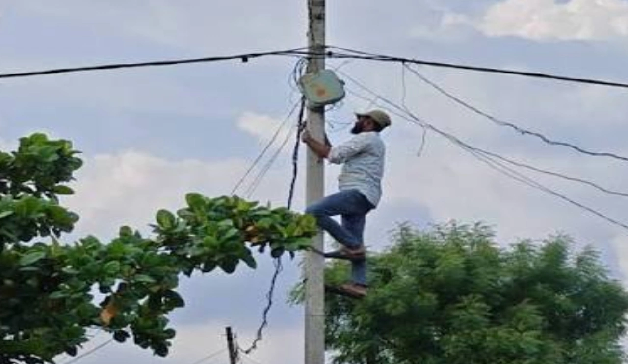 Lucknow Lineman Helmet Challan