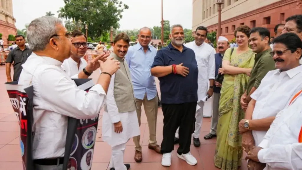 संसद में चर्चा के दौरान की तस्वीर