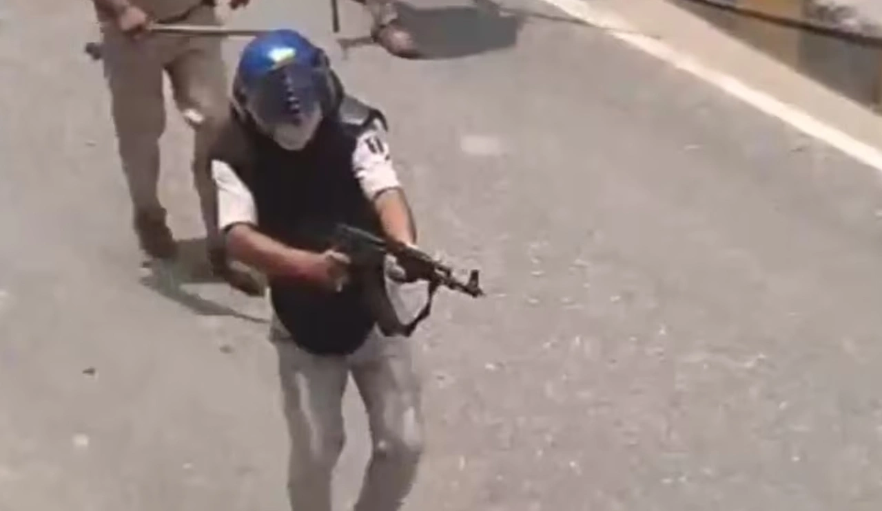 Siwan SIT Police Firing