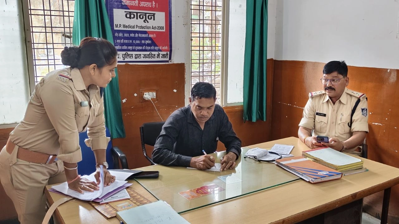 Station House Officer Ramdas Yadav, Naib Tehsildar Deepak Marskole