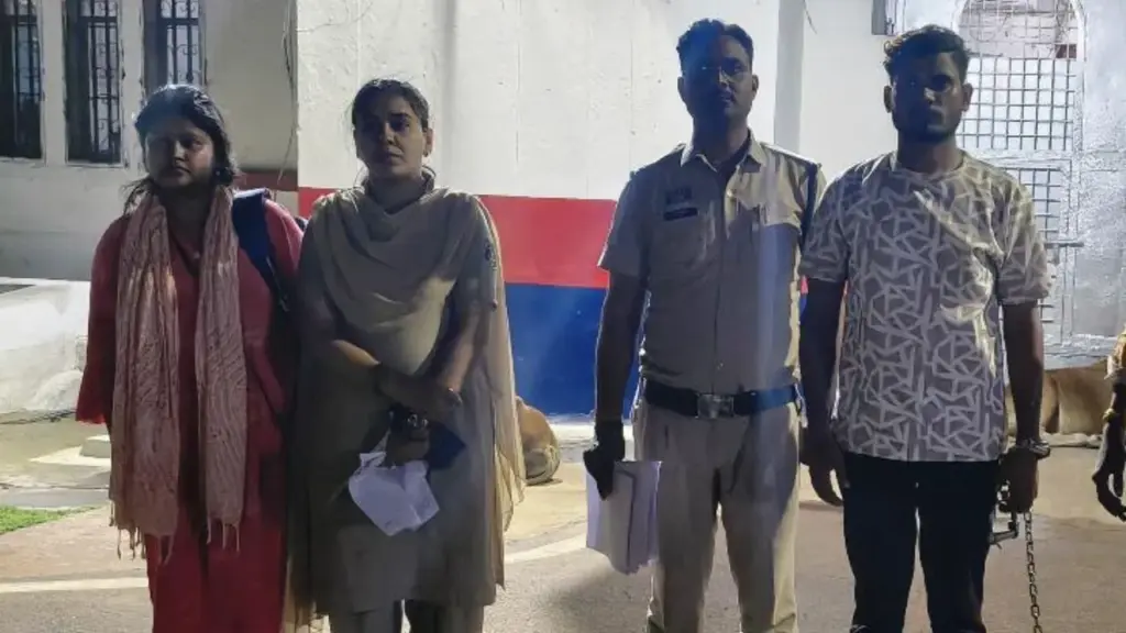 The police have arrested the accused girl and her boyfriend in Durg.