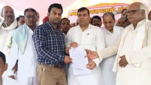 Protest demonstration under the aegis of Save Kailaras Sugar Factory Struggle Committee.