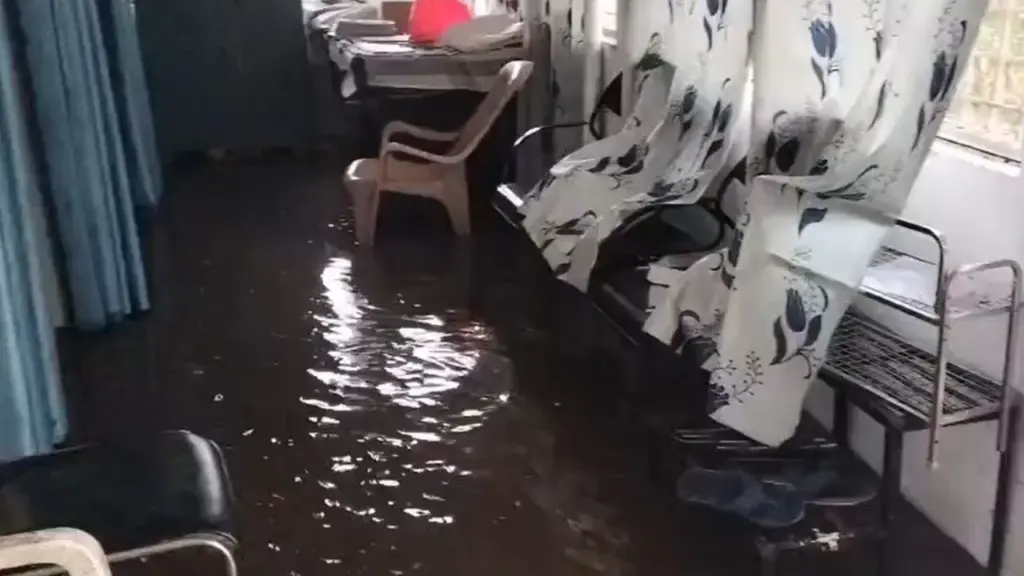In Chhindwara, water entered the hospital ward during the first rain.