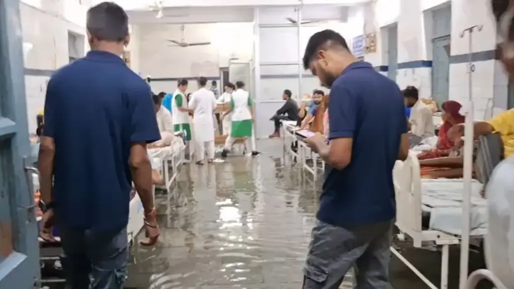 Rain water entered the district hospital in Panna.