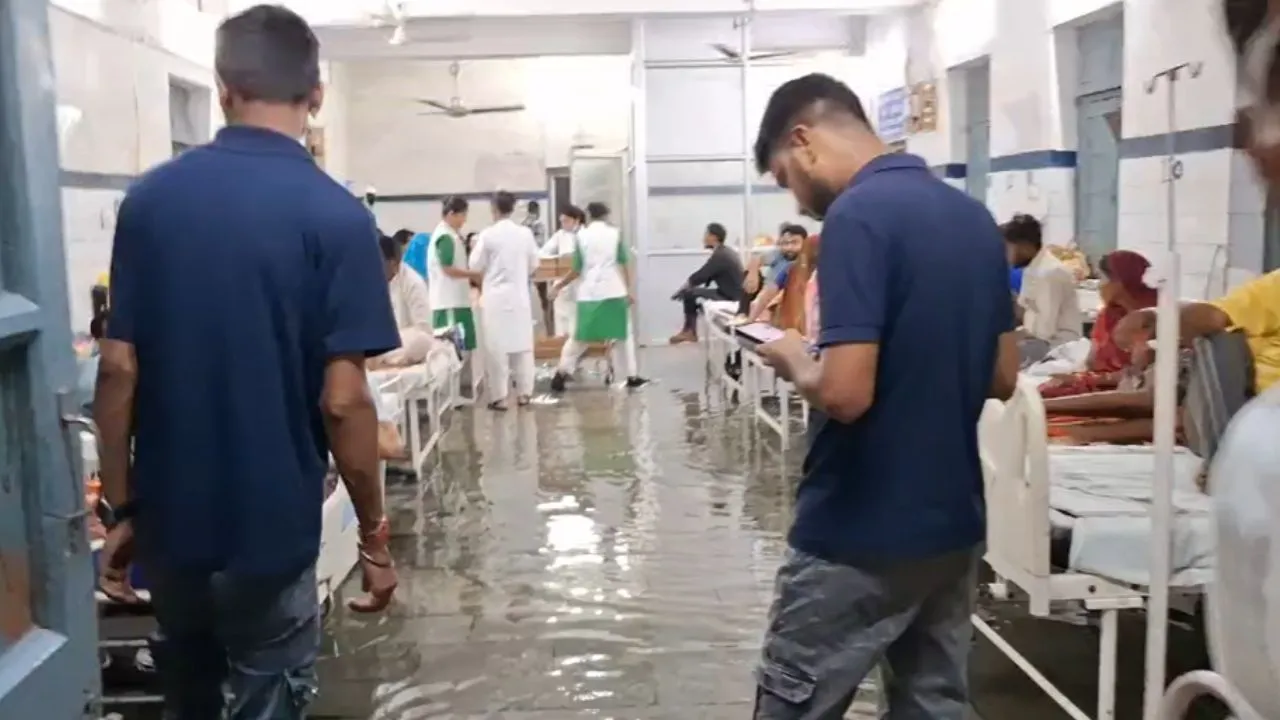 Rain water entered the district hospital in Panna.