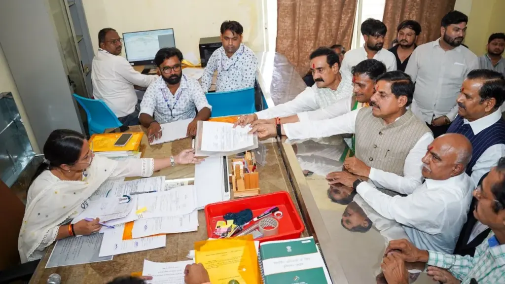 Several leaders, including the Chief Minister, the state president, and Narottam Mishra, were present at the filing of BJP candidate Ashutosh Tiwari's nomination.