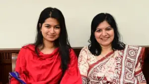 बीजेपी सांसद अपराजिता सारंगी और उनकी बेटी