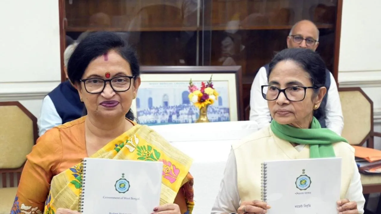 अध्यक्ष चंद्रिमा भट्टाचार्य और ममता बनर्जी