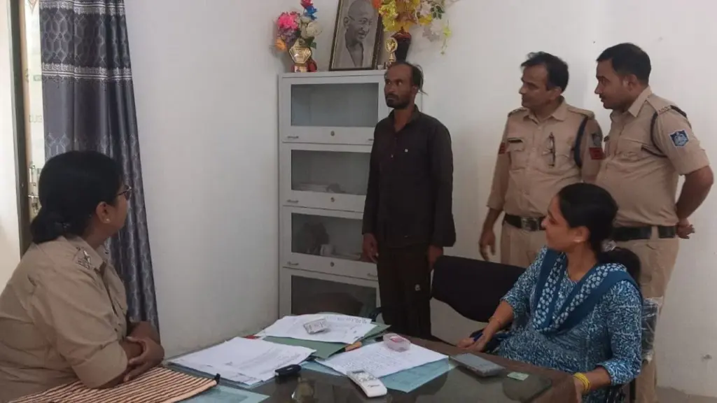 damoh Money swindled from young men by posing as girl police action