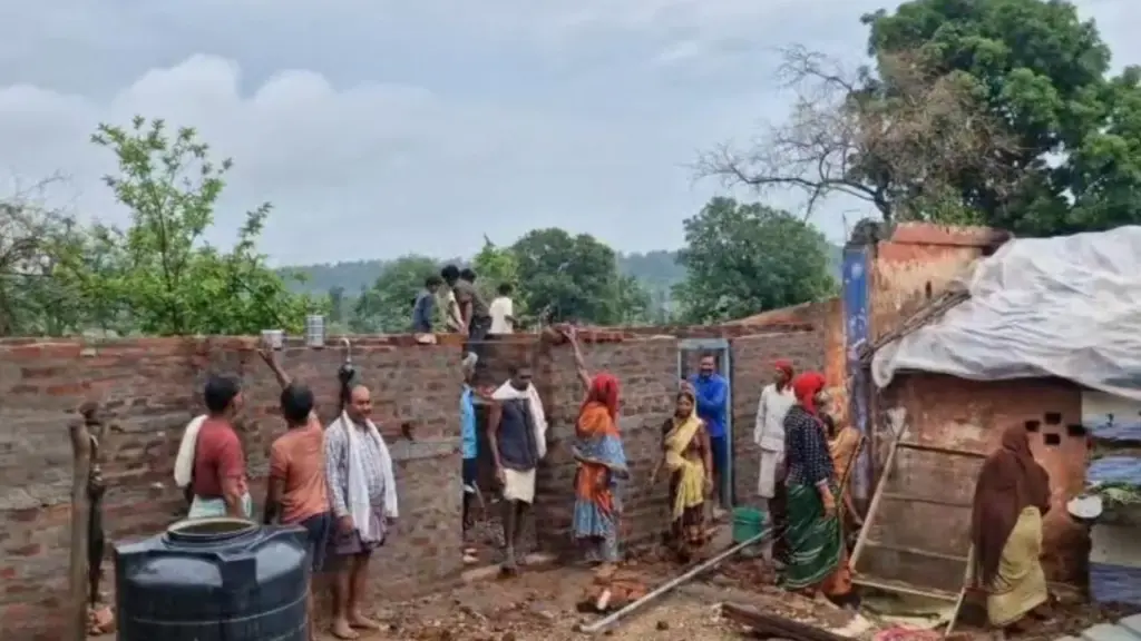 dindori villagers are constructing school by pooling donations