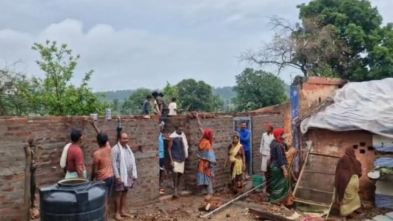 dindori villagers are constructing school by pooling donations