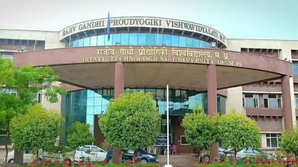 पेपर चोरी से हडकंप