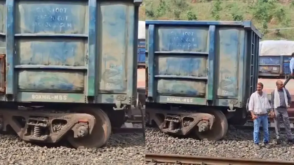 kargi railway station goods train three wagons derailed