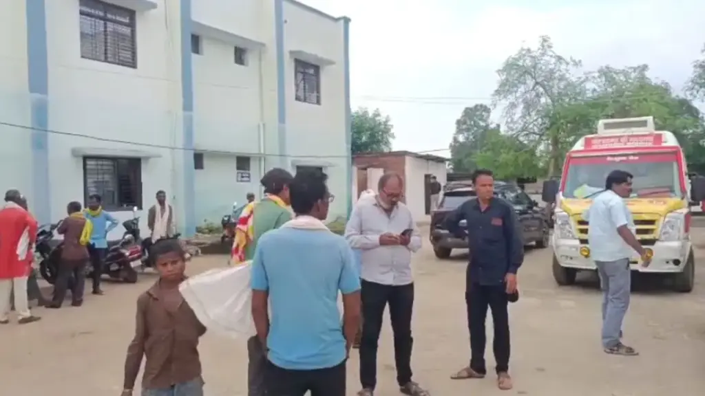 mauganj Man swept away in Adva Nala amidst heavy rain Body found in bushes after 24 hours