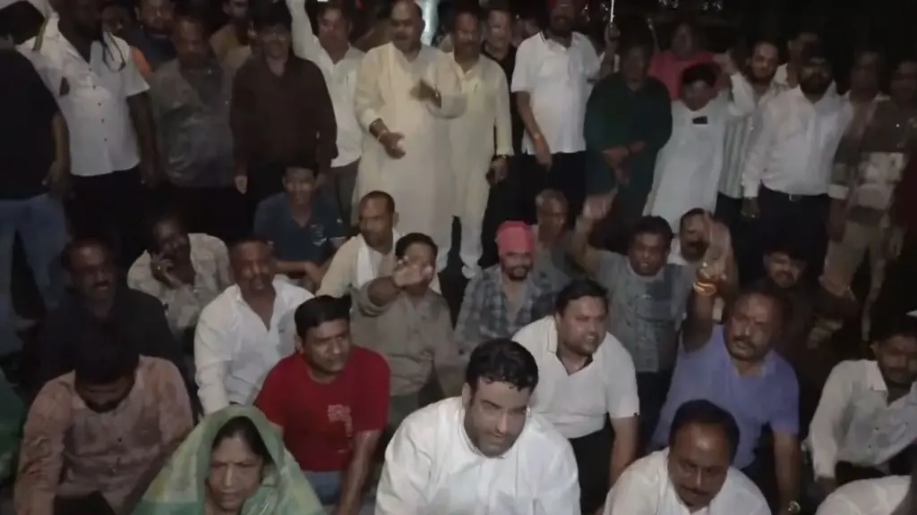 Raipur: Congress protest in front of Lok Bhavan.
