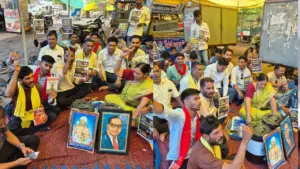 बड़वानी में NEET पेपर लीक के विरोध में अनिश्चितकालीन धरना शुरू