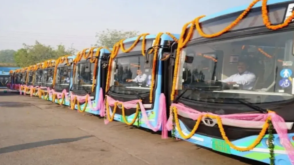 Government bus (file photo)