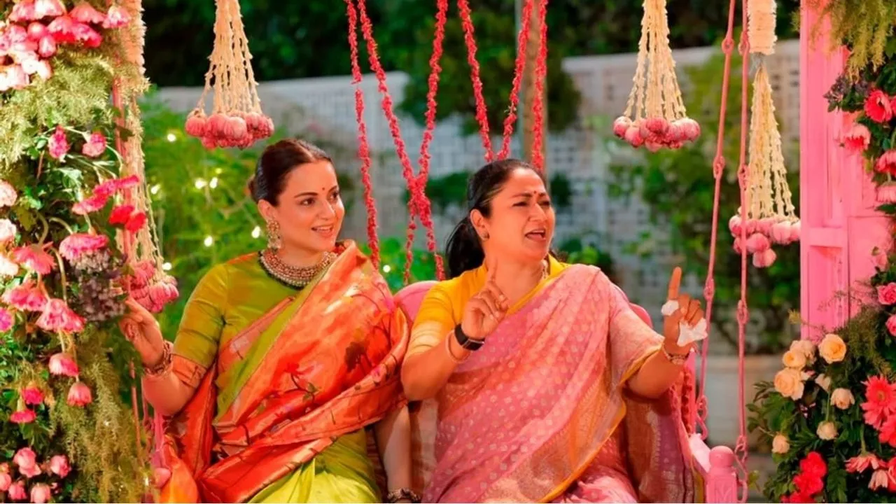 बॉलीवुड एक्ट्रेस और भाजपा नेता कंगना रनौत ने दिल्ली की मुख्यमंत्री रेखा गुप्ता के साथ तीज का त्योहार मनाया. इस खास मौके पर दोनों ने शानदार डांस किया, जिसकी झलकियां सोशल मीडिया पर तेजी से वायरल हो रही हैं.