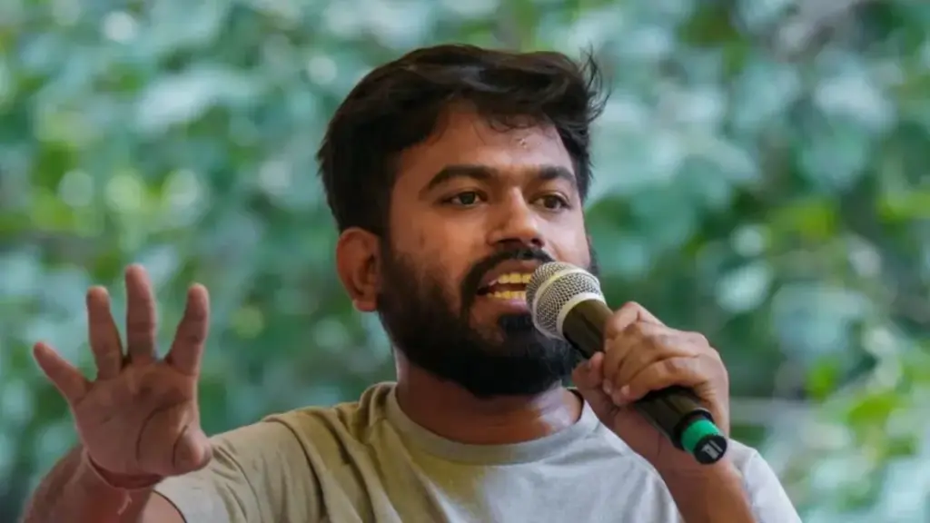 कॉकरोच जनता पार्टी के संस्थापक अभिजीत दीपके
