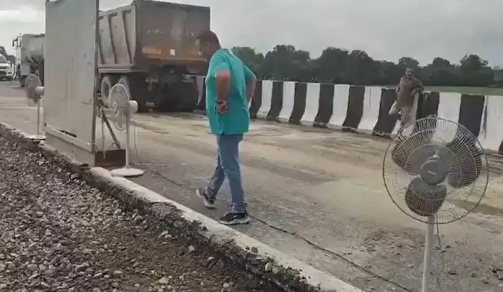 Akhilesh Yadav Shares Expressway Video