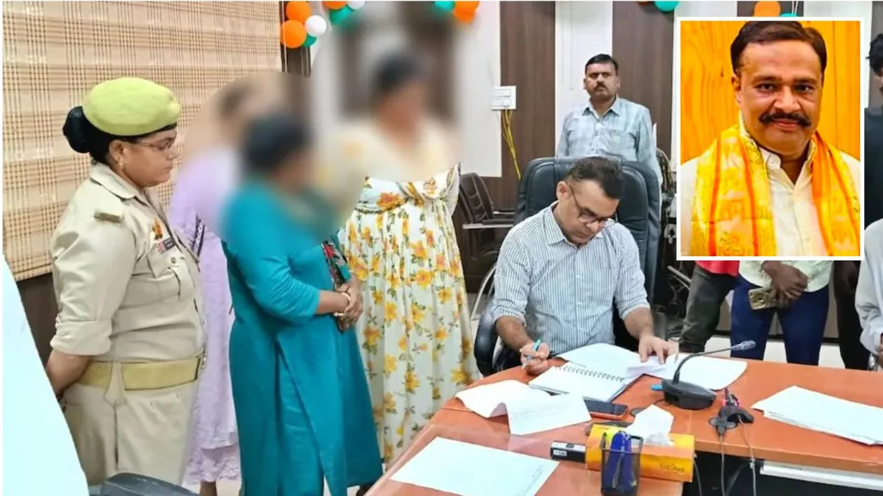 पुल‍िस के पास पहुंची मह‍िलाएं