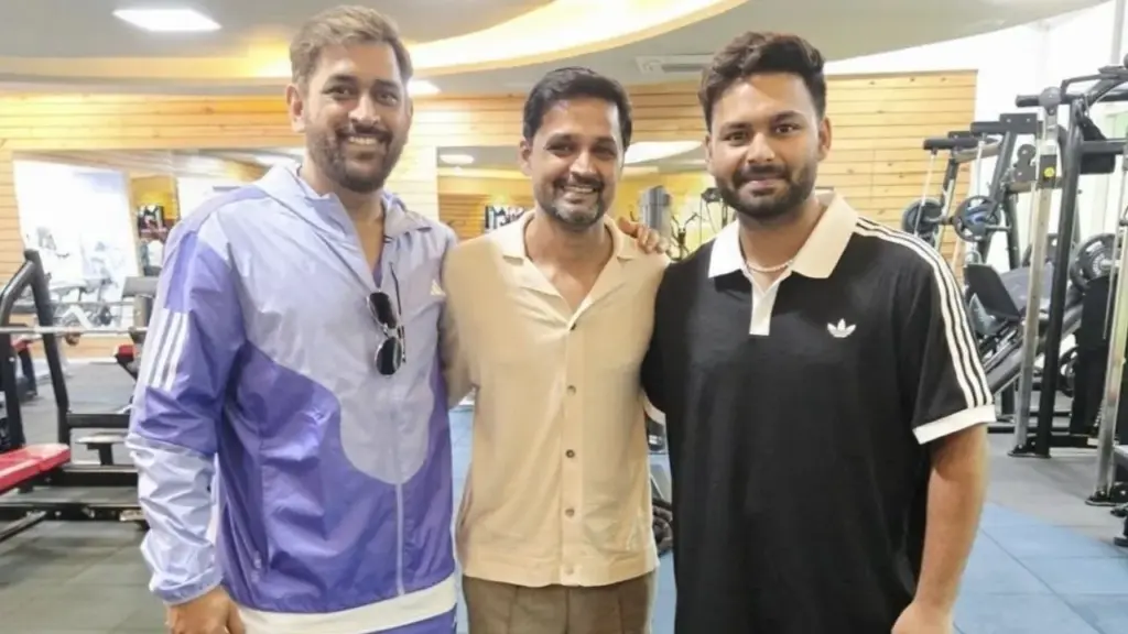 MS Dhoni,Shahbaz Nadeem or Rishabh Pant