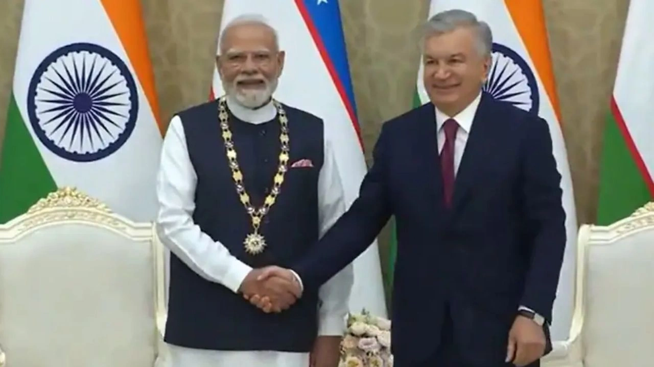 पीएम मोदी और राष्ट्रपति शावकत मिर्जियोयेव