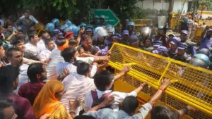 सुरक्षाबलों ने प्रदर्शनकार‍ियों को आगे बढ़ने से रोका