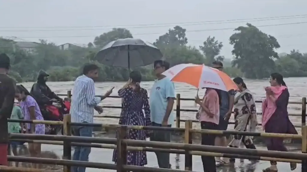 Khandwa rainfall alert holidays declared for schools