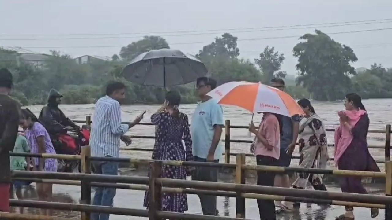 Khandwa rainfall alert holidays declared for schools