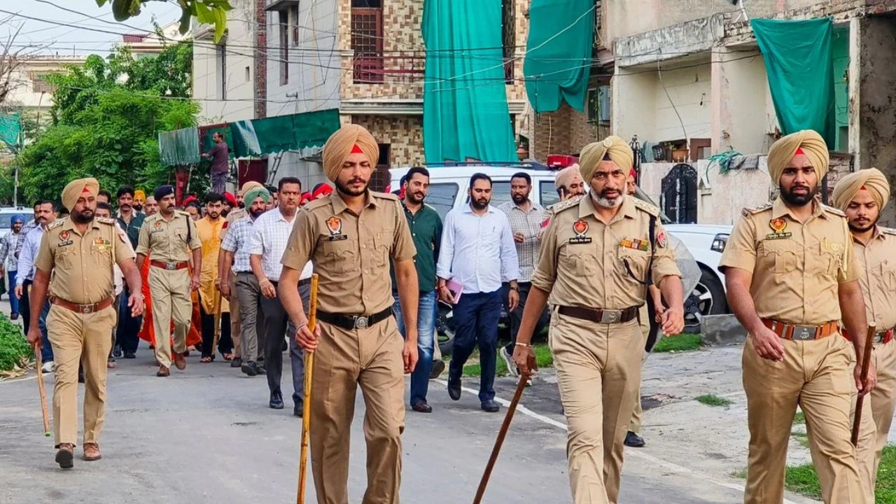 बंद के दौरान भारी पुल‍ि‍स बल तैनात
