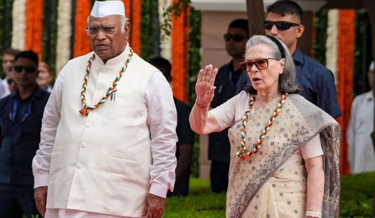 Soniya Gandhi Mallikarjun Kharge Vande matram row