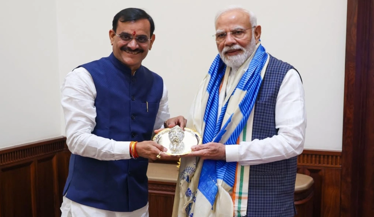 VD Sharma With PM Modi