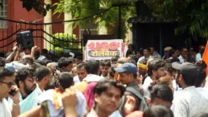 जंतर-मंतर पर जुटे प्रदर्शनकारी