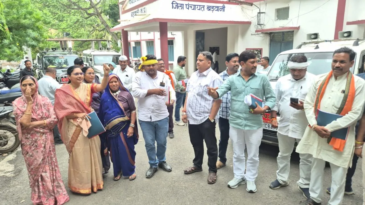 Barwani District Panchayat President levels serious allegations against CEO