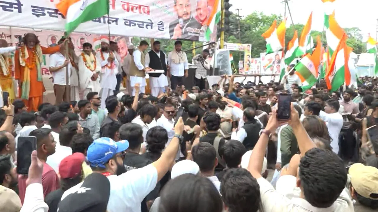 tiranga yatra congress mla atif aqueel Bhopal talkies square to emami gate