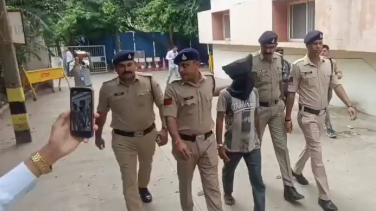 dewas mp police busted digital arrest cyber fraud gang 12 accused arrested 54 lakh recovered