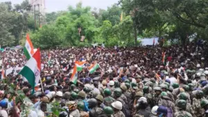 झारखंड छात्र आंदोलन में शामिल हो रहे हजारों छात्र