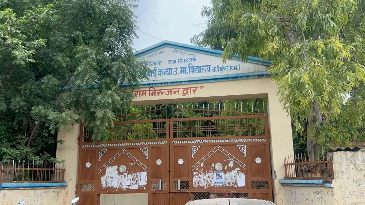 Morena Schoolgirls level serious allegations against lab assistant