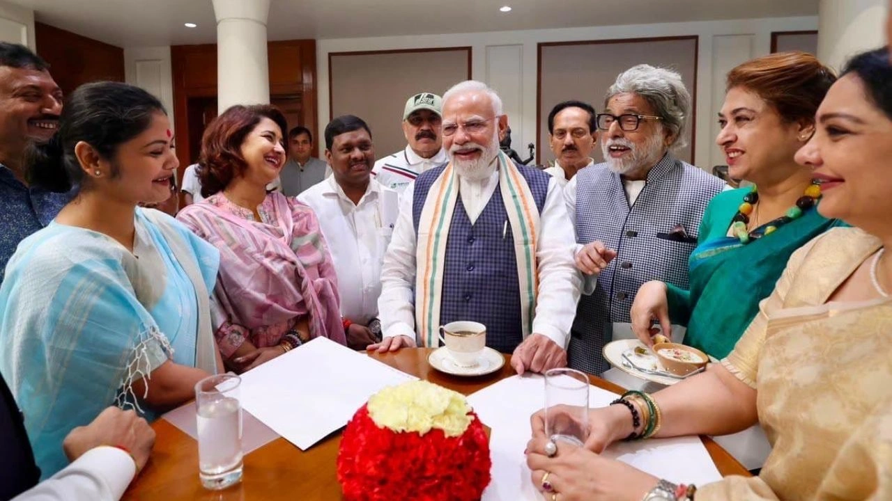 सांसदों से मुलाकात के दौरान पीएम मोदी