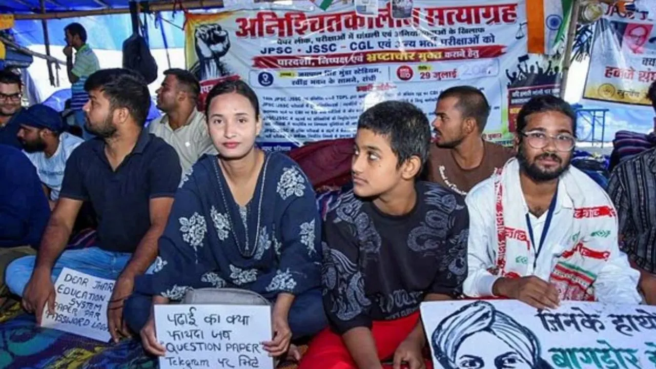 रांची में छात्रों का हल्‍लाबोल