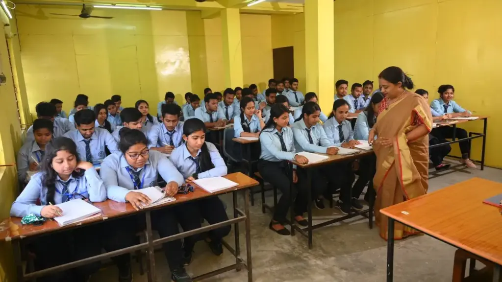 raisen sandipani school students study alternate formula due to bus shortage