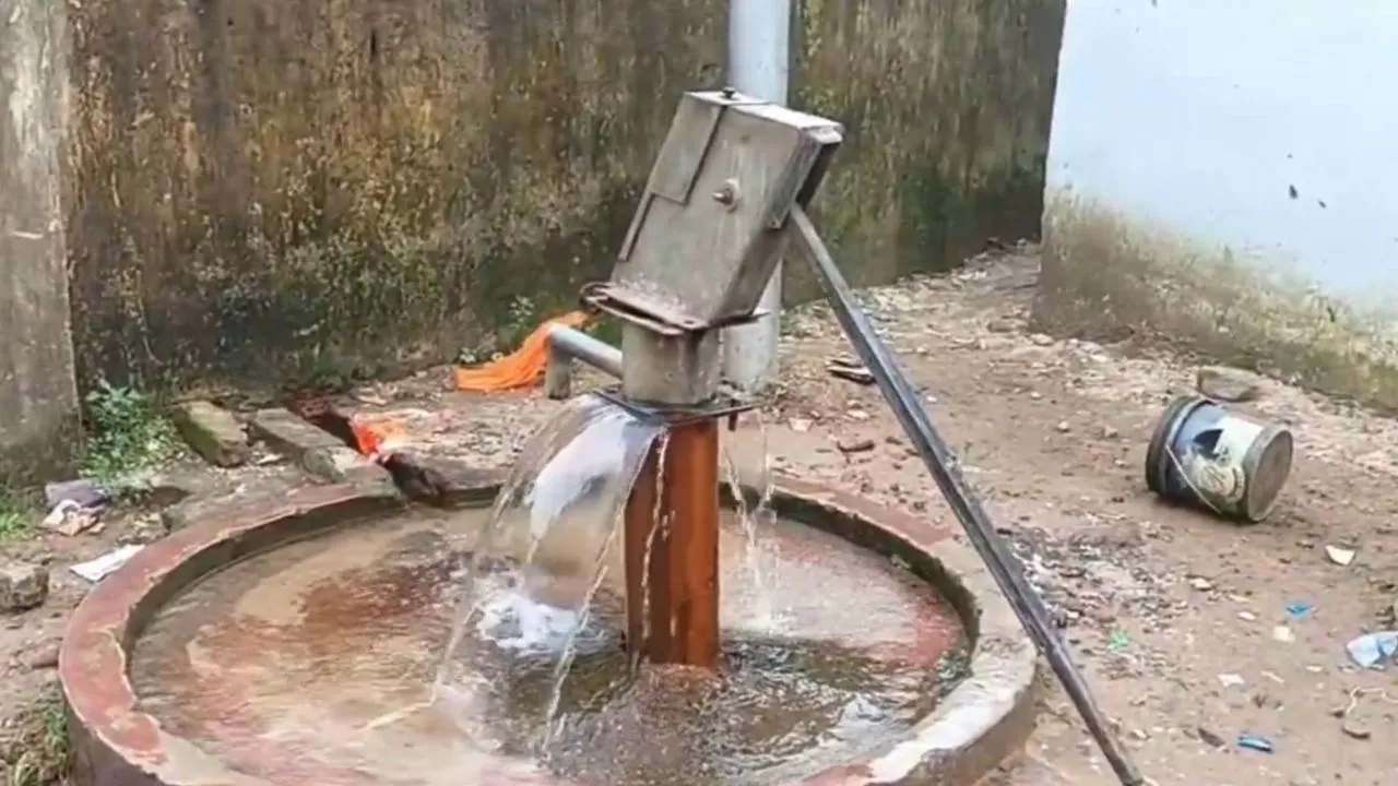 korba water flowing automatically from handpump past 15 days