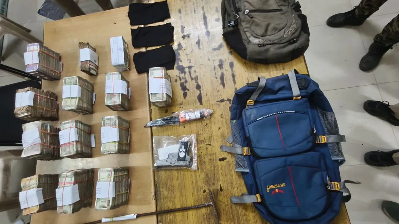 morena police action 41.21 lakh rupees and arms recovered