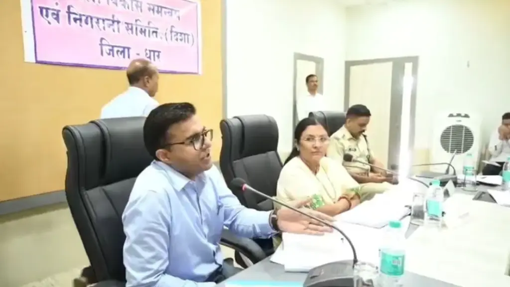 dhar Union Minister of State Savitri Thakur instructed officials