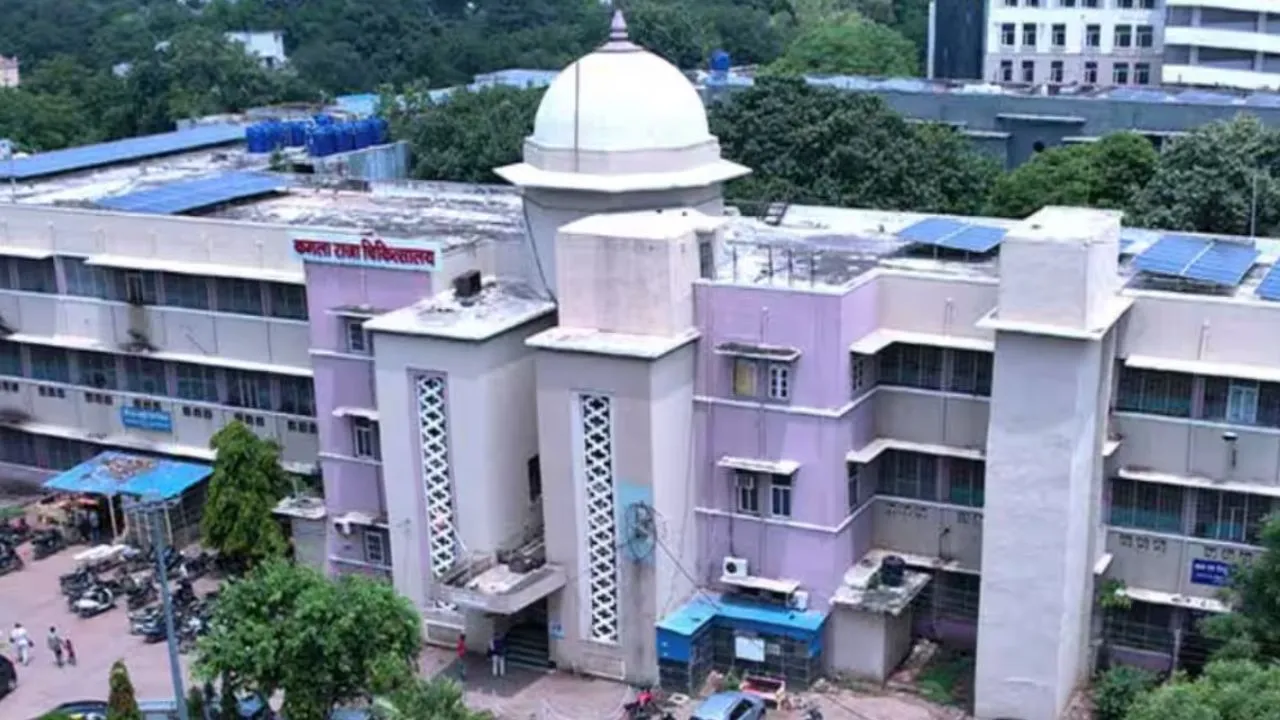 gwalior 15 children fall ill after eating Ratanjot fruit