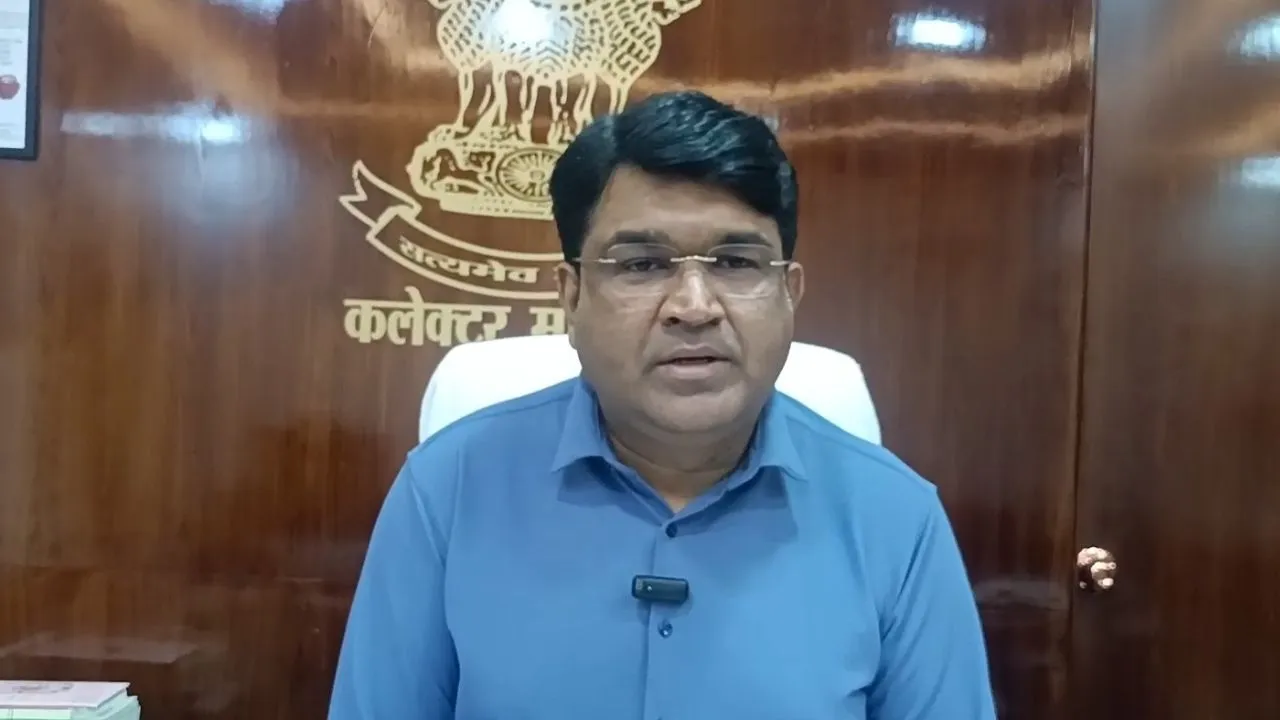 Collector Sanjay Kumar Jain issued show-cause notices to 18 officials cm helpline number